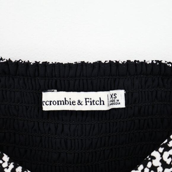Abercrombie & Fitch Flutter Sleeve Semi Cropped Babydoll Blouse Black Print XS - Picture 3 of 6